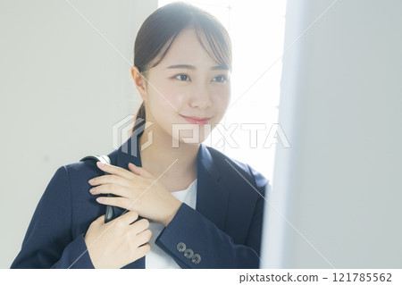 Businesswoman looking in the mirror 121785562
