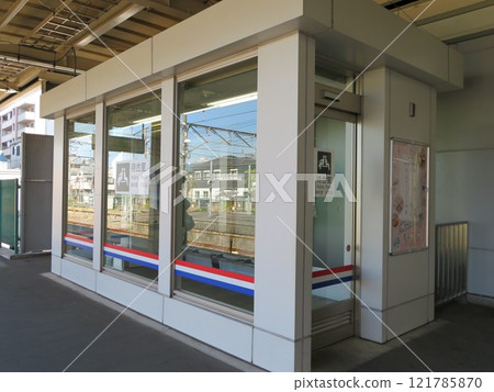 waiting room 121785870