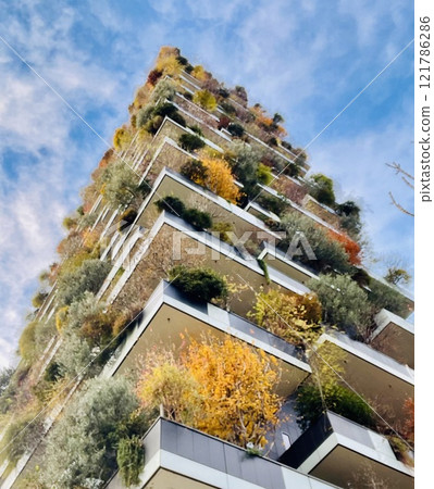 義大利米蘭景觀垂直森林 121786286