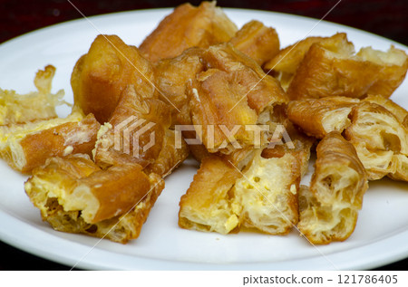 Close up of cut cakoi or youtiao cake on white plate. 121786405