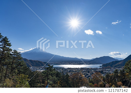 Kawaguchiko of Mt. Fuji and autumn leaves 121787142