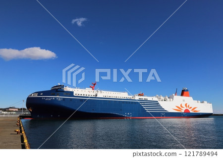 Sunflower Akamu anchored at Oarai Port, Ibaraki Sunflower Akamu anchored at Oarai Port, Ibaraki 121789494