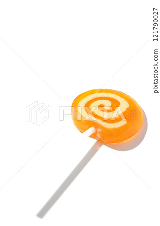 白色背景下拍攝的棒棒糖糖果 白色背景下拍攝的棒棒糖糖果 121790027