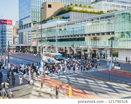Shinjuku station south exit Shinjuku station south exit 121790326