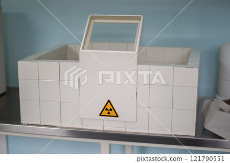 Devices for radioactive cancer treatment in a medical facility.Medical bath with a radiation sign in the oncology department of a hospital Devices for radioactive cancer treatment in a medical facility.Medical bath with a radiation sign in the oncology department of a hospital 121790551