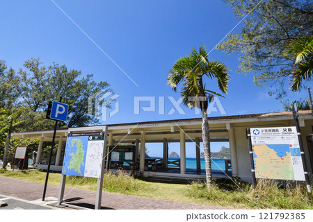 A rest area on Ogiura Beach on Chichijima Island in the Ogasawara Islands 121792385