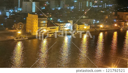 釧路河的夜景 121792521