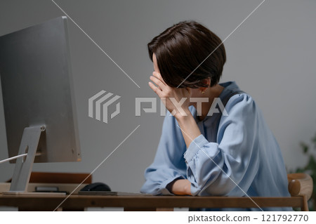 Woman overtime 121792770