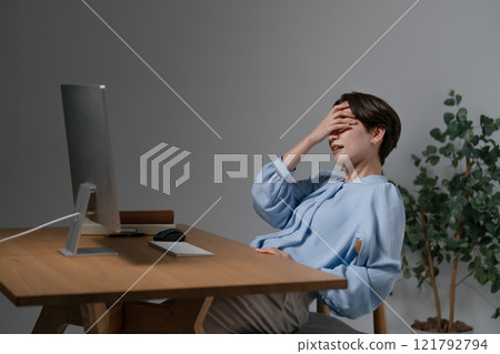 女人加班 121792794