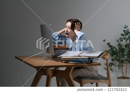 女人加班 121792822