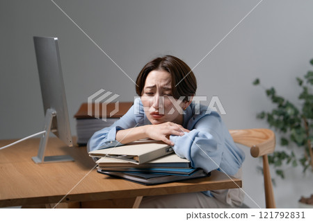 女人加班 女人加班 121792831