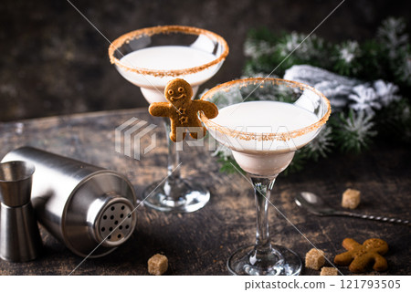 Christmas winter creamy cocktail eggnog 121793505