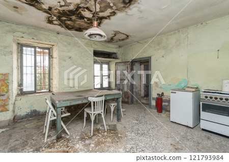 Old house to renovate Old house to renovate 121793984