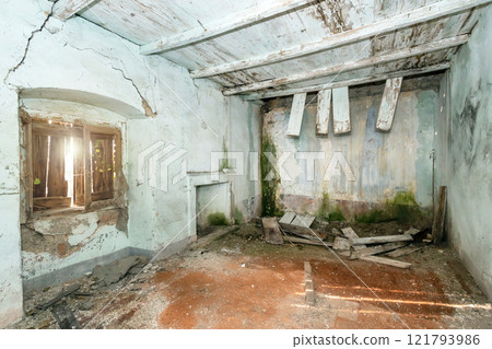 Old house to renovate 121793986