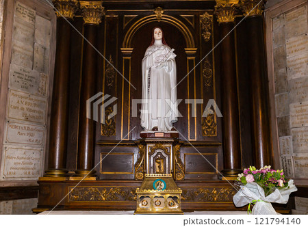 interiors of notre dame de grace, Honfleur, normandy, france 121794140