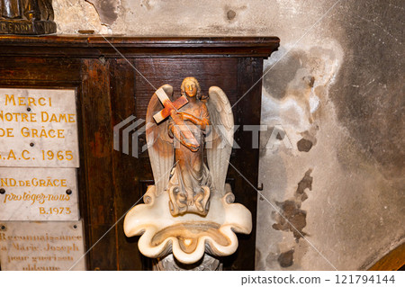 interiors of notre dame de grace, Honfleur, normandy, france 121794144