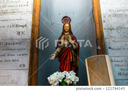 interiors of notre dame de grace, Honfleur, normandy, france 121794145