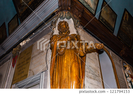 interiors of notre dame de grace, Honfleur, normandy, france 121794153