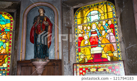 windows of notre dame de grace, Honfleur, normandy, france 121794183