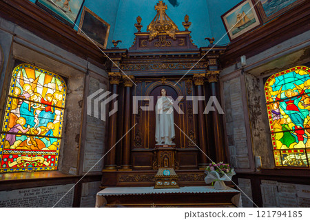 windows of notre dame de grace, Honfleur, normandy, france 121794185