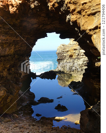 The Grotto, Great Ocean Road, Victoria, Australia 121794406