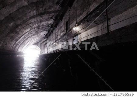 Exit gate of a concrete undergrounf tunnel 121796589