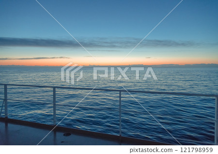 [Sunflower - Sunrise from the Furano bound for Tomakomai - Sky background and sky composite material] 121798959