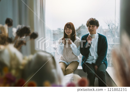 一對男女肖像 121802231