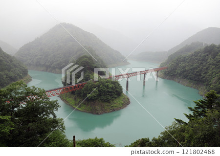 Okuoikojo Station in the rain (Oigawa Railway, Shizuoka Prefecture) Okuoikojo Station in the rain (Oigawa Railway, Shizuoka Prefecture) 121802468