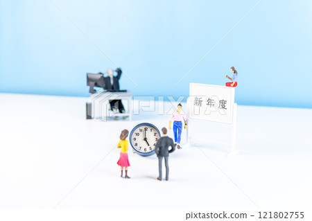 A photo that visualizes the desire to leave work on time in the new fiscal year 121802755