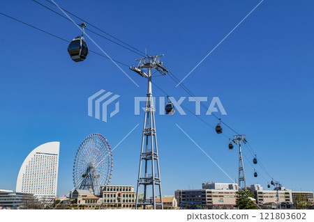 橫濱港未來橫濱空中巴士連接櫻木町站和運河公園站 121803602