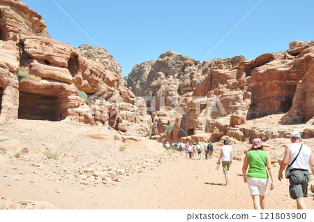 約旦,佩特拉,佩特拉遺址,通往艾德迪爾的道路 約旦,佩特拉,佩特拉遺址,通往艾德迪爾的道路 121803900