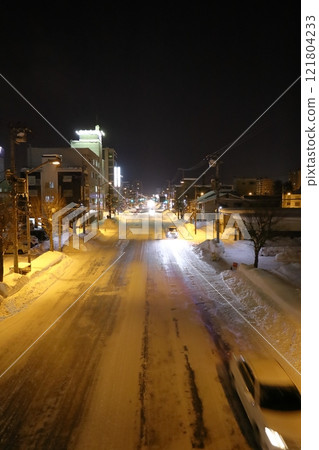 [北海道]旭川市夜景雪景 121804233