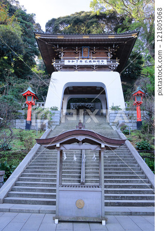 Enoshima: Enoshima Shrine Approach, Zuishinmon Gate 121805068