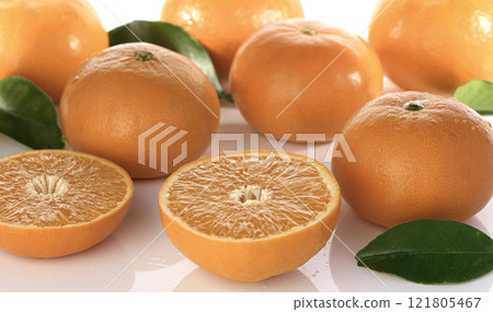 High-quality mandarin orange Hamasaki cut image (white background) High-quality mandarin orange Hamasaki cut image (white background) 121805467