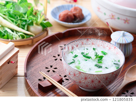 祈求身體健康，吃春天的七草伽湯 (Nanakusa Gayu) 121805835