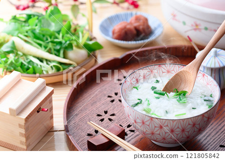 祈求身體健康，吃春天的七草伽湯 (Nanakusa Gayu) 121805842