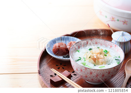 祈求身體健康,吃春天的七草伽湯 (Nanakusa Gayu) 祈求身體健康,吃春天的七草伽湯 (Nanakusa Gayu) 121805854