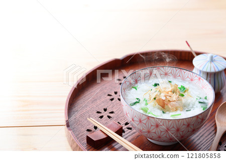 祈求身體健康，吃春天的七草伽湯 (Nanakusa Gayu) 121805858