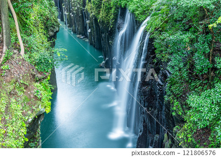 宮崎縣高千穗町高千穗峽谷真名井瀑布（上圖） 121806576