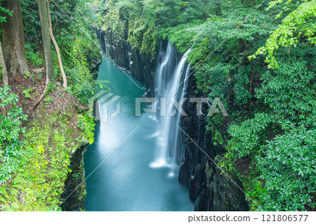 Manai Falls (from above), Takachiho Gorge, Takachiho Town, Miyazaki Prefecture Manai Falls (from above), Takachiho Gorge, Takachiho Town, Miyazaki Prefecture 121806577