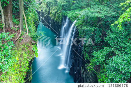 Manai Falls (from above), Takachiho Gorge, Takachiho Town, Miyazaki Prefecture Manai Falls (from above), Takachiho Gorge, Takachiho Town, Miyazaki Prefecture 121806578