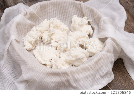 Make dumplings with joshinko. Mix joshinko with sugar and boiling water, knead the dough, and steam the dumplings in a bamboo steamer. Make dumplings with joshinko. Mix joshinko with sugar and boiling water, knead the dough, and steam the dumplings in a bamboo steamer. 121806846