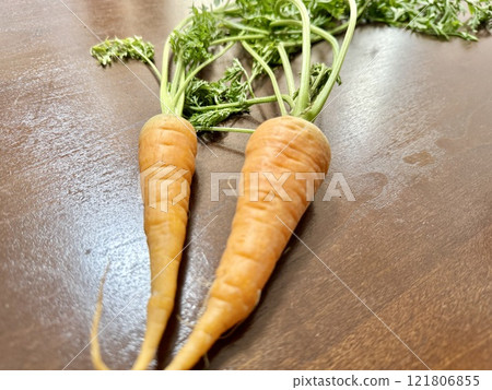 Carrots with leaves on the table Carrots with leaves on the table 121806855