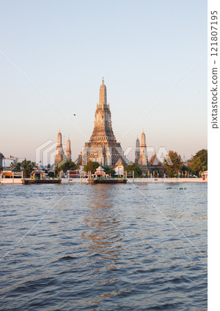 Wat Arun Ratchawararam (Temple of Dawn), famous tourist destination in Bangkok, Thailand. Wat Arun Ratchawararam (Temple of Dawn), famous tourist destination in Bangkok, Thailand. 121807195