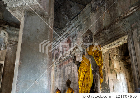 Buddha statue inside Angkor Wat, Cambodia 121807610