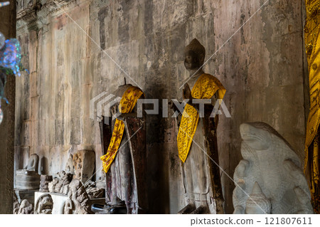 Buddha statue inside Angkor Wat, Cambodia 121807611