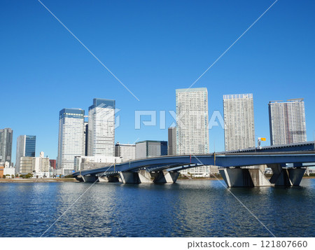 Tokyo landscape seen from the seaside | Harumi/Kachidoki Tokyo landscape seen from the seaside | Harumi/Kachidoki 121807660