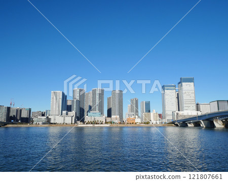 Tokyo landscape seen from the seaside | Harumi/Kachidoki Tokyo landscape seen from the seaside | Harumi/Kachidoki 121807661