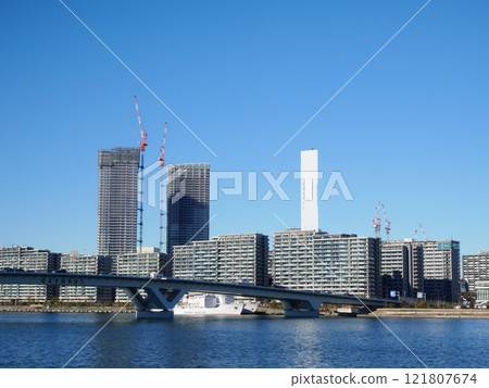 Tokyo landscape seen from the seaside | Harumi Flag 121807674